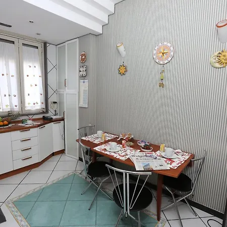 A Casa Di Marta Alojamento de Acomodação e Pequeno-almoço Nápoles